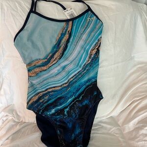 One piece TYR crosscut fit.